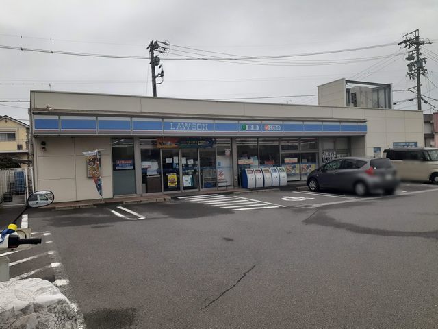 コンビニ　ローソン知多八幡店（コンビニ）まで350m