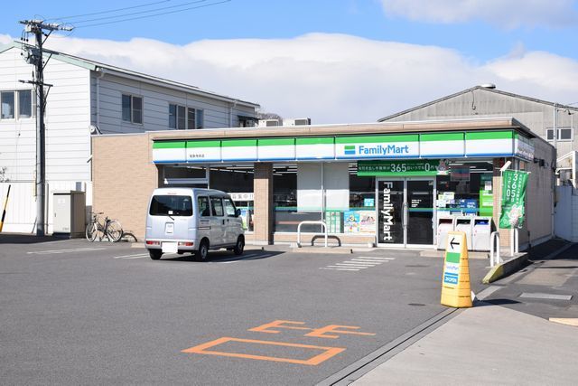 コンビニ　ファミリーマート知多寺本店（コンビニ）まで750m