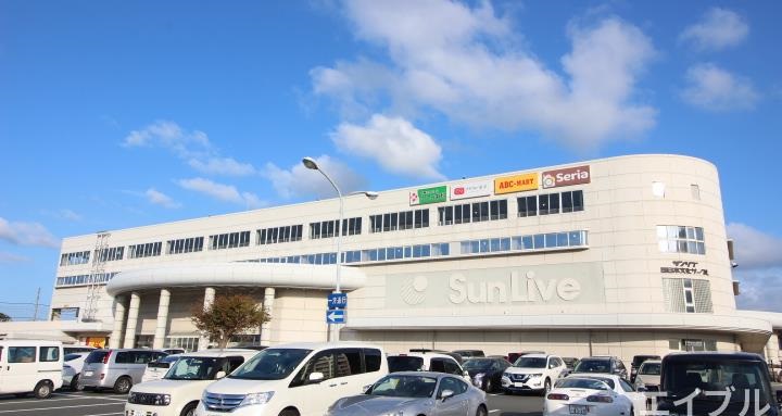 スーパー　サンリブ古賀（スーパー）まで810m