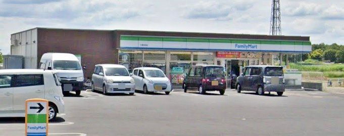 コンビニ　ファミリーマート久喜吉羽店（コンビニ）まで870m