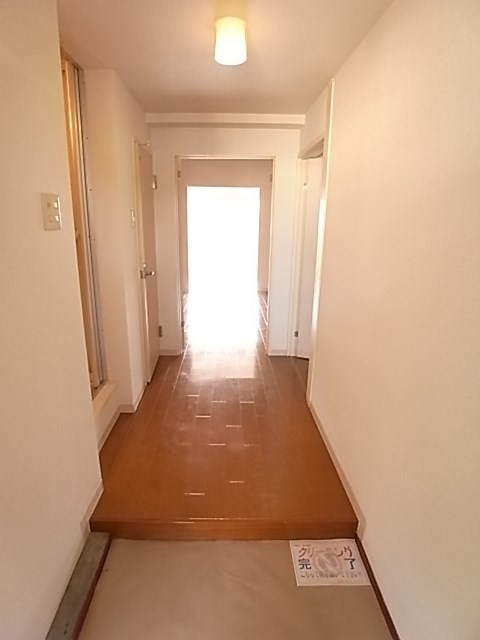 玄関　※写真は別のお部屋になります
