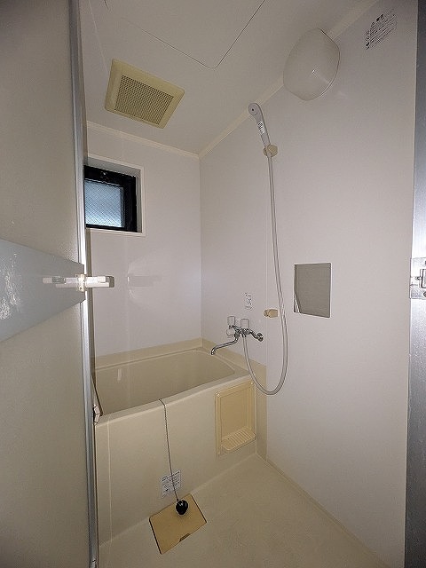 バス・シャワールーム　同物件、別号室のものです