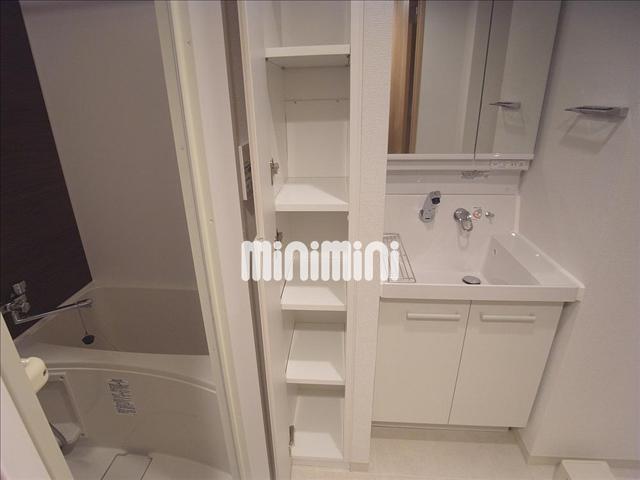 トイレ　洗面所収納スペース