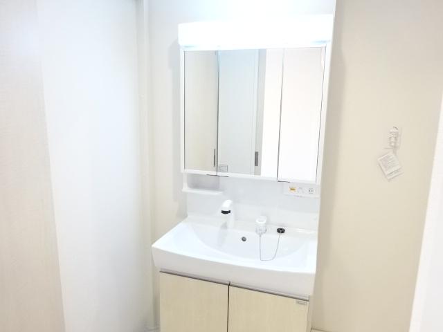 洗面設備　三面鏡洗髪洗面化粧台