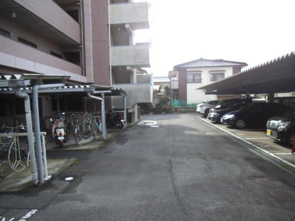 駐車場　駐車場
