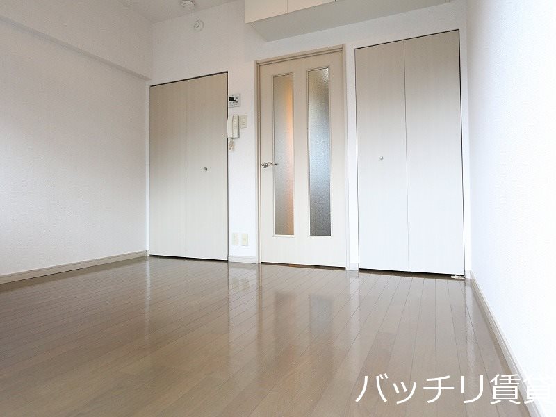 居室・リビング　別号室タイプの為、現状を優先いたします