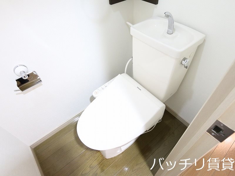 トイレ　別号室タイプの為、現状を優先いたします