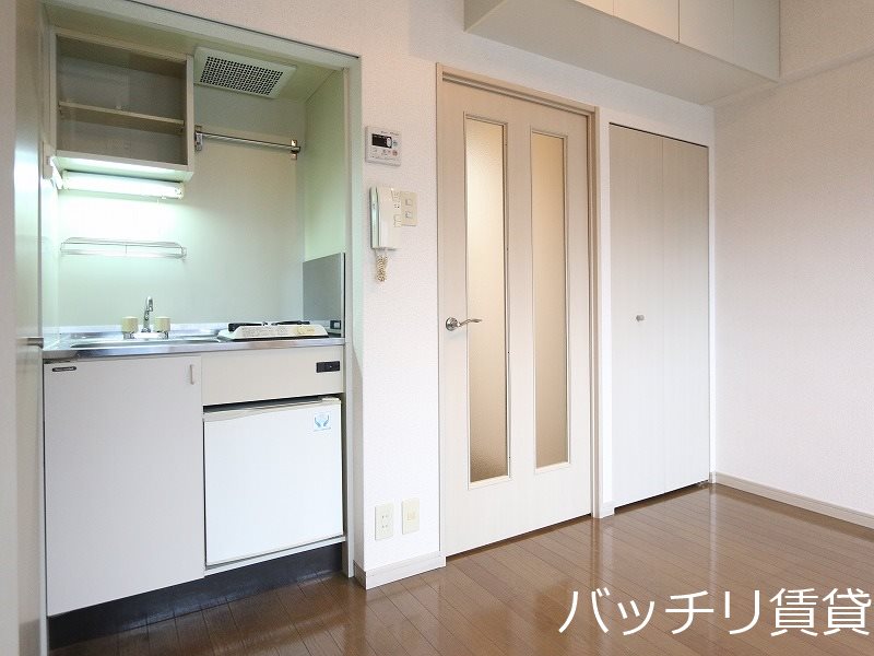 キッチン　別号室タイプの為、現状を優先いたします