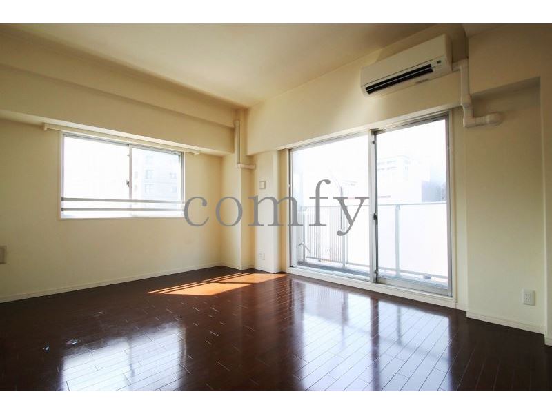 居室・リビング　明るいリビングダイニング