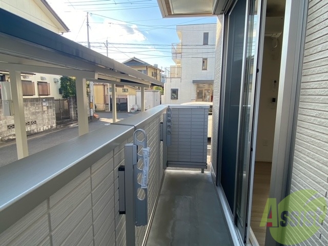 バルコニー　バルコニーはこちら、お洗濯がはかどりそうですね