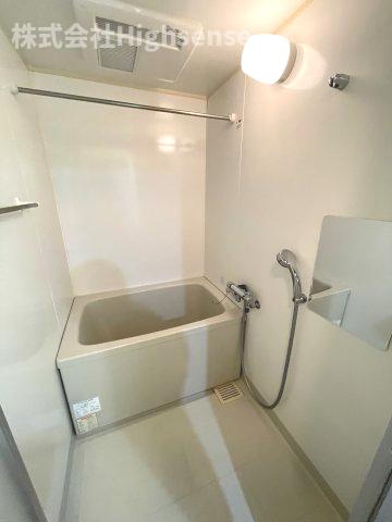 バス・シャワールーム　コンパクトで使いやすいお風呂です