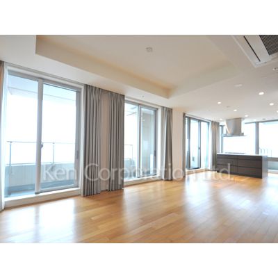 居室・リビング　同タイプ35階のお部屋を撮影。仕様が異なることがあります。