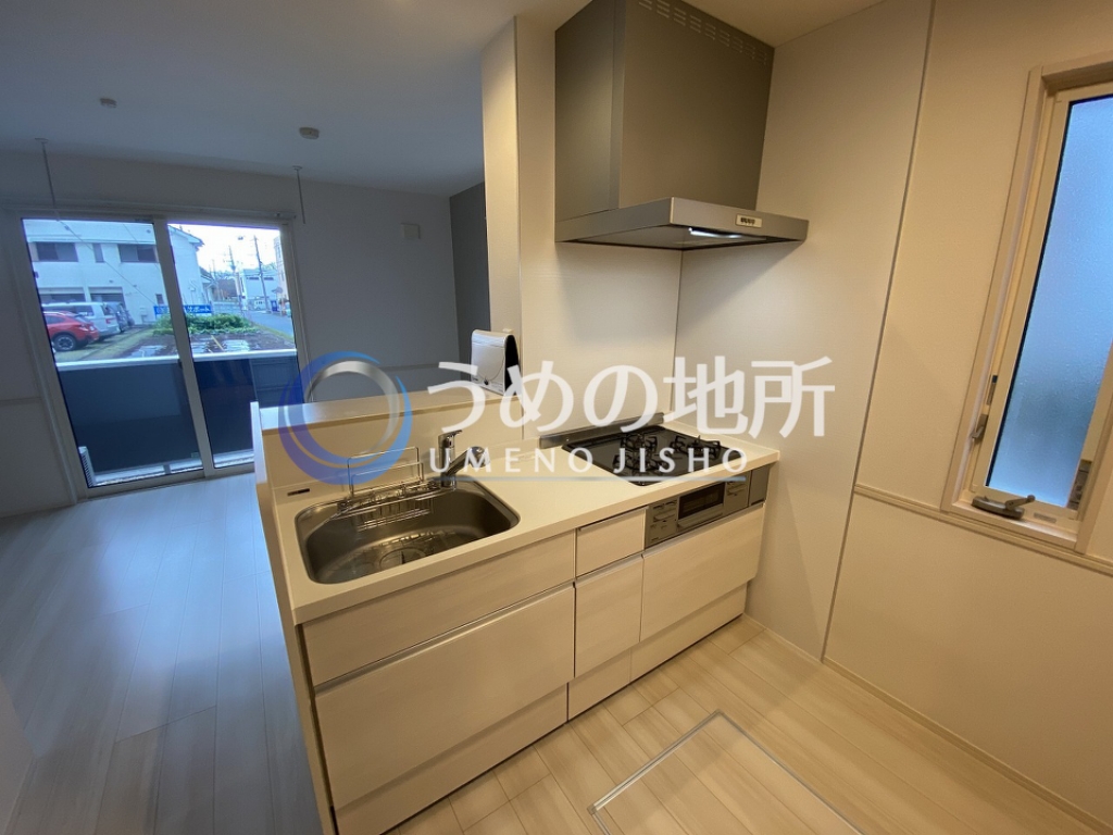 キッチン　キッチンパネルは白色