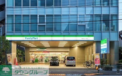 コンビニ　ファミリーマート中野中央二丁目店（コンビニ）まで60m