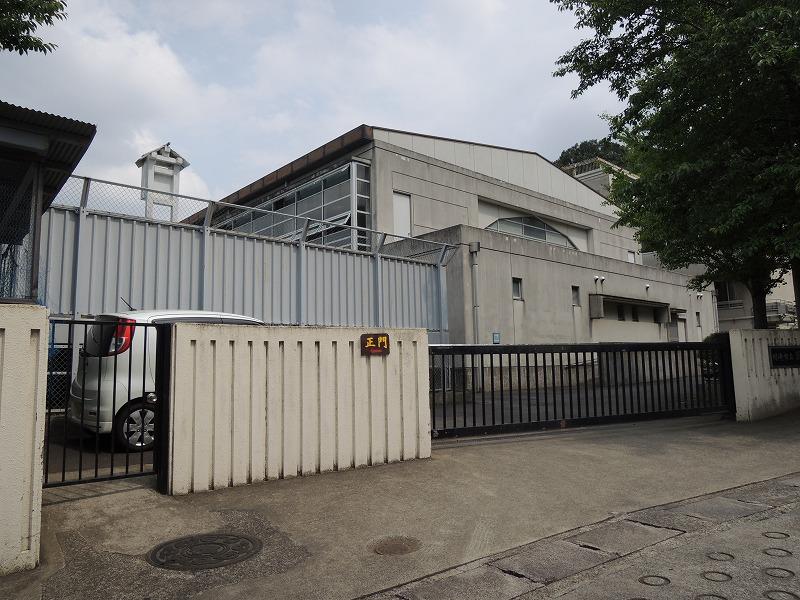 小学校　川崎市立岡上小学校（小学校）まで1119m