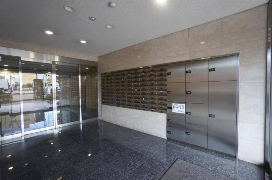 エントランス　宅配ボックス