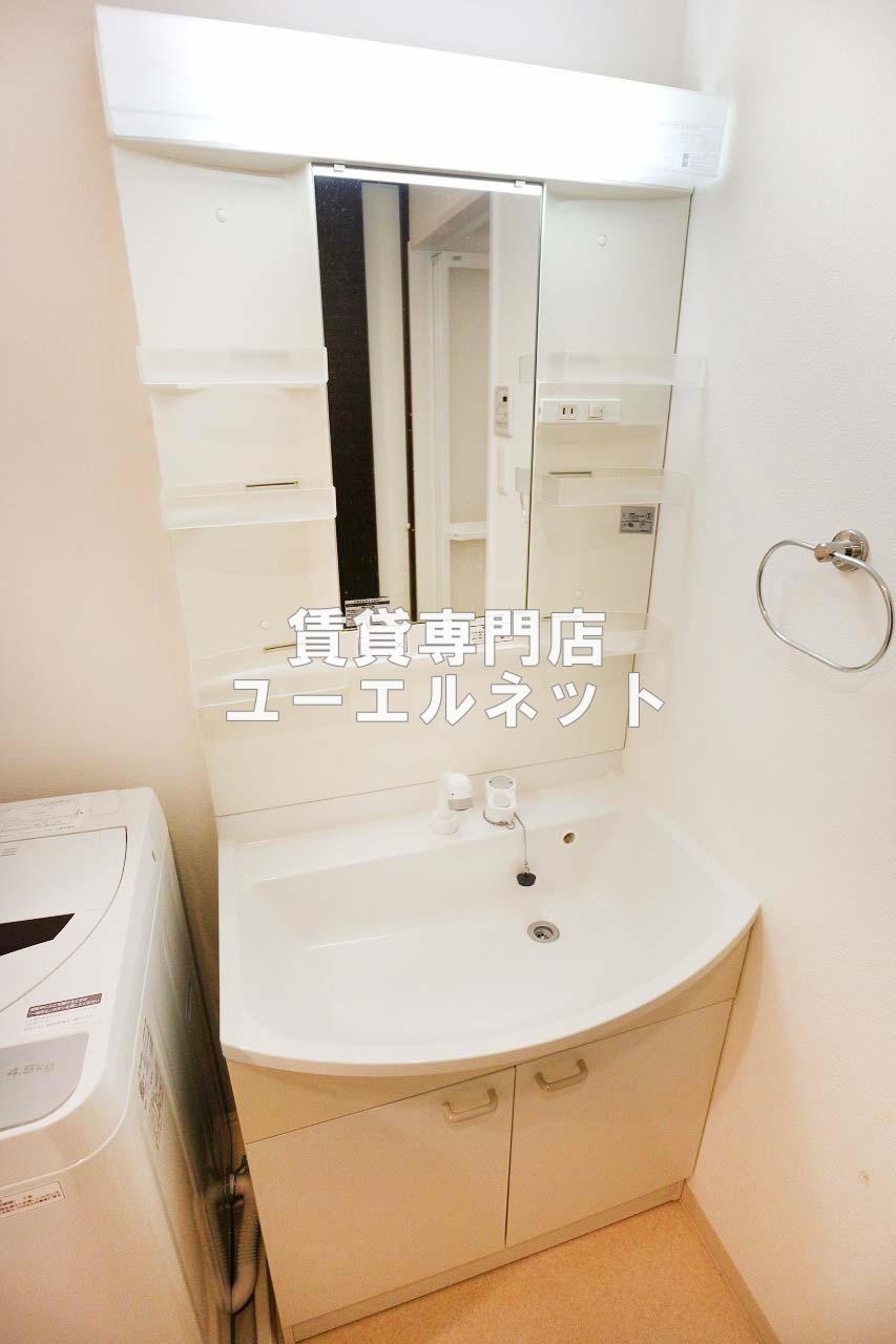 洗面設備　清潔感ある独立洗面台で毎日気持ちよく♪