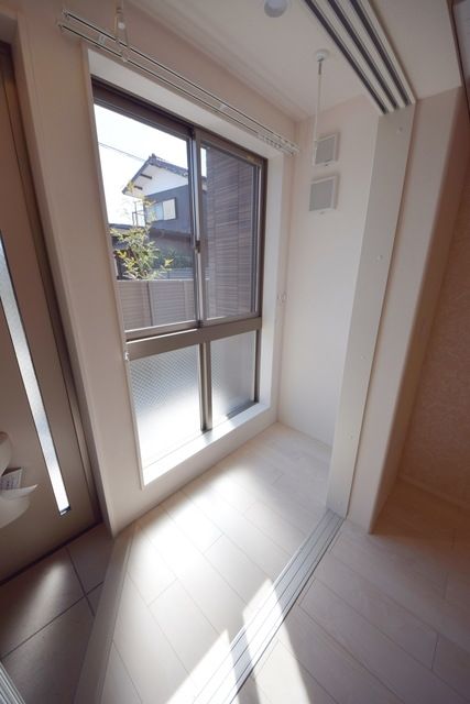 バルコニー　★陽当たりの良いサンルーム★