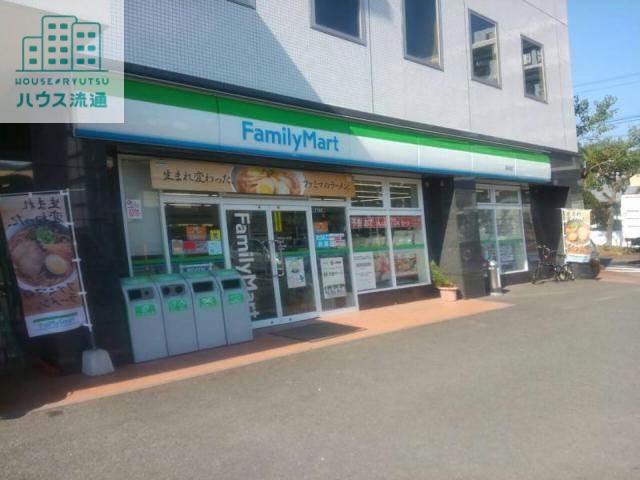 コンビニ　ファミリーマート長与店（コンビニ）まで798m