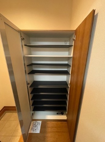 玄関　別部屋参考写真となります