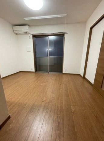 居室・リビング　別部屋参考写真となります