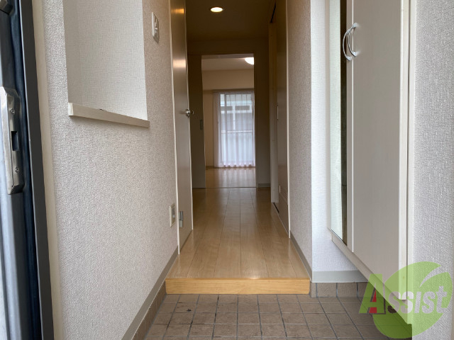 玄関　玄関からの目線はこんな感じになりますねー。