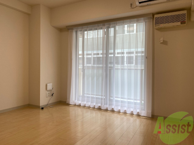 居室・リビング　南向きの窓から日差しが入り明るいお部屋ですよ。