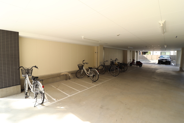その他共有部分　屋根付き駐輪場