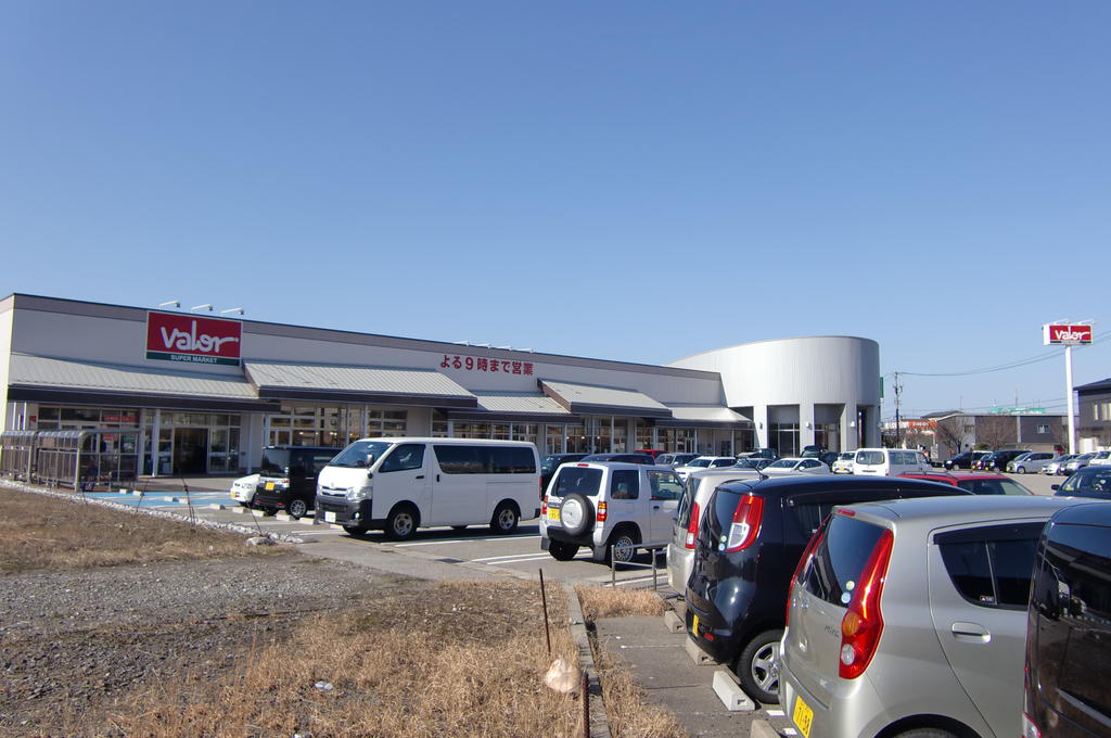 スーパー　バロー押越店（スーパー）まで744m