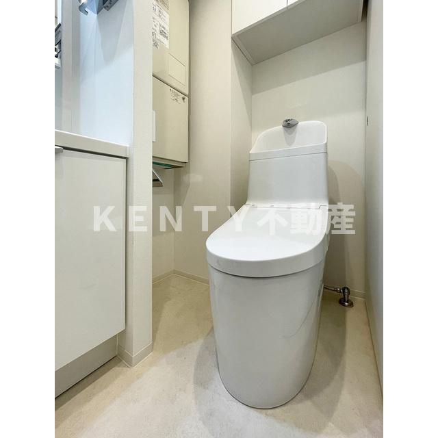 トイレ　落ち着いた色調のトイレです