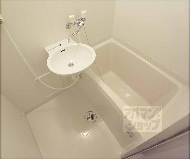 バス・シャワールーム　ゆったり浸かれます！