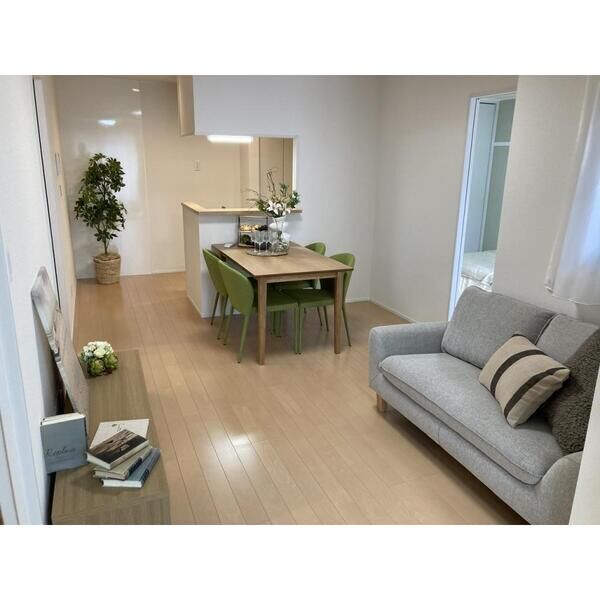 居室・リビング　家具家電は付いておりません。