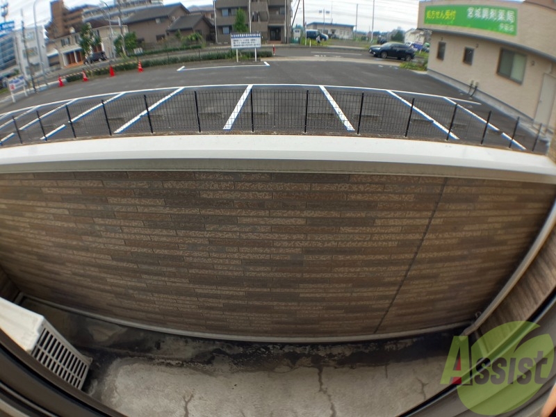 バルコニー　バルコニーは南向きです。暖かい日差しが望めそうですね。