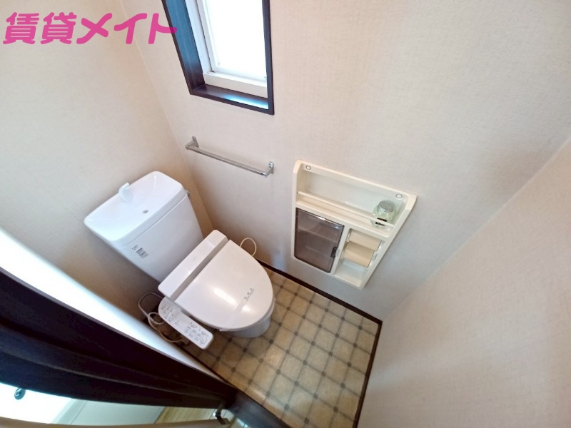 トイレ　別部屋反転写真です