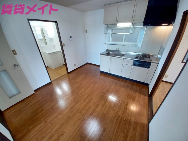 居室・リビング　別部屋反転写真です