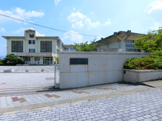 小学校　木津川市立小学校木津川台小学校（小学校）まで492m