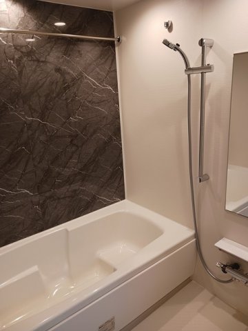 バス・シャワールーム　落ち着いた空間のお風呂です