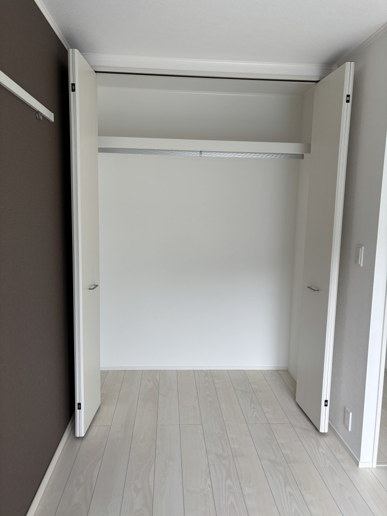 収納　奥行ワイド　クローゼット