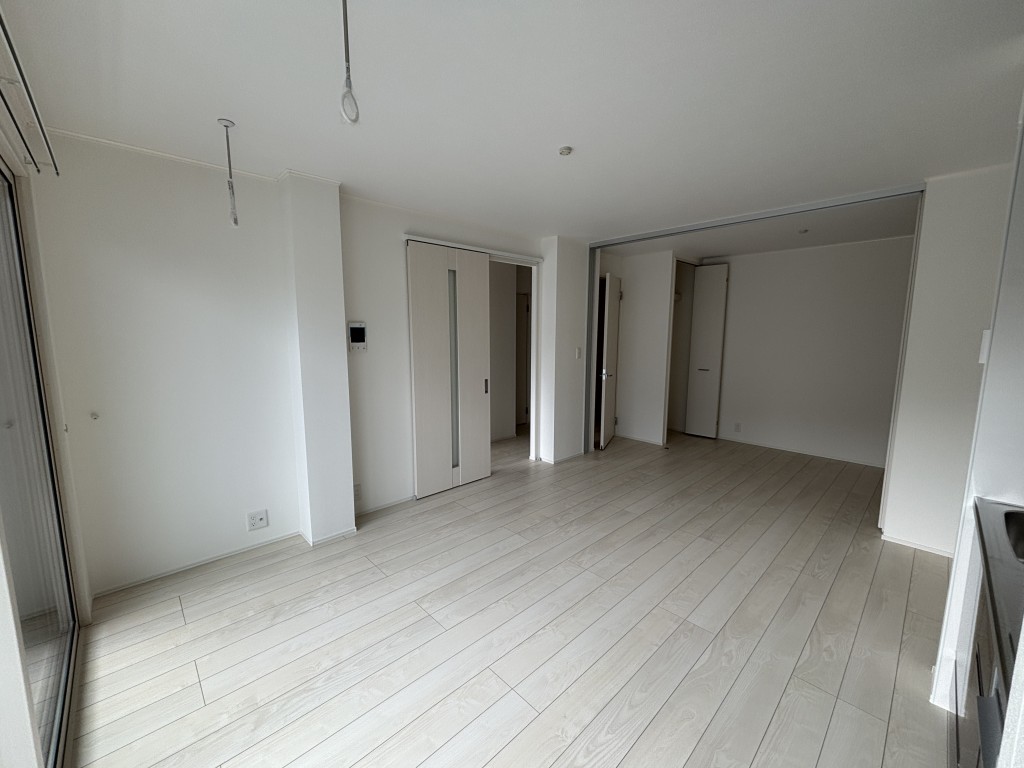 居室・リビング　リビング10帖＋洋室4.5帖　間仕切り開放時14.5帖