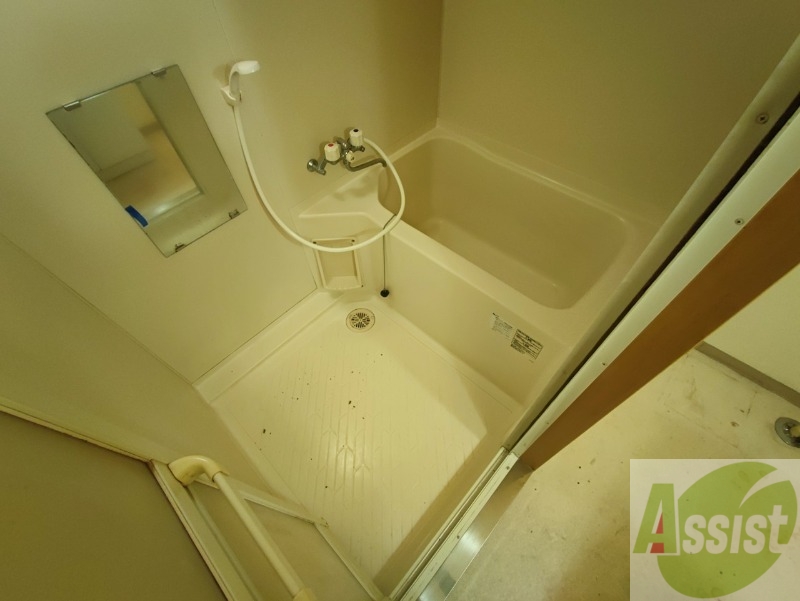 バス・シャワールーム　お風呂になります。一日の疲れを癒してくださいね。