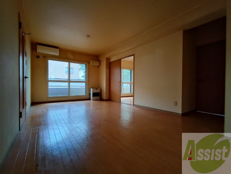 居室・リビング　広々としたリビングですね。使い勝手がよさそうですね！