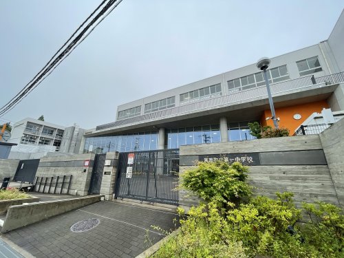 中学校　箕面市立第一中学校（中学校）まで382m