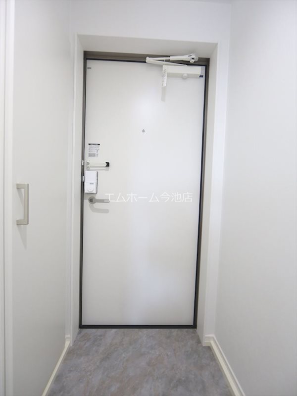 玄関　玄関（シューズボックス充実）