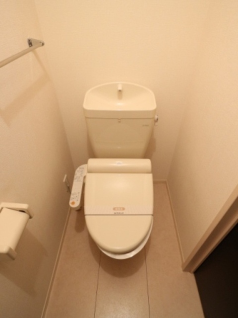 トイレ　温水洗浄便座