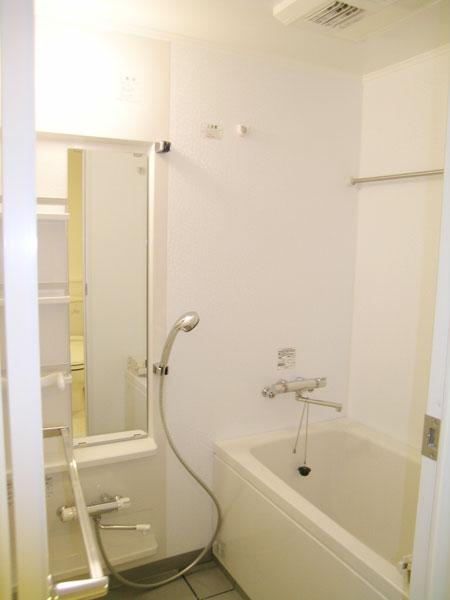 バス・シャワールーム　南堀江アパートメントグランデ　おいだき機能つきバスルーム