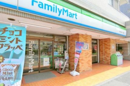 コンビニ　ファミリーマート大田大森中一丁目店（コンビニ）まで332m