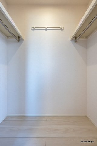 収納　写真は同じ大和ハウス施工のものです。色、仕様は異なります。