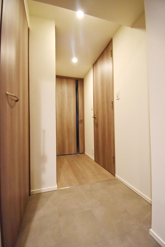 玄関　※別部屋の参考写真です。