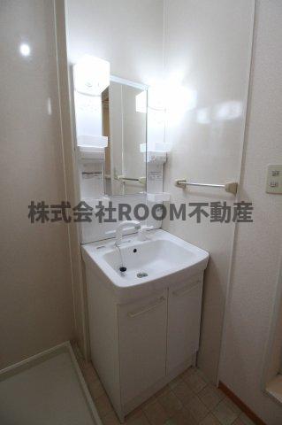 洗面設備　スペースが確保できる洗面所です
