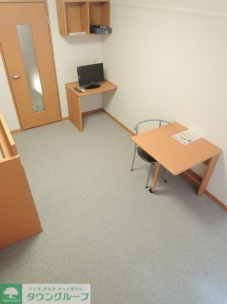 その他設備　備え付けのテーブルは折りたたみ可能